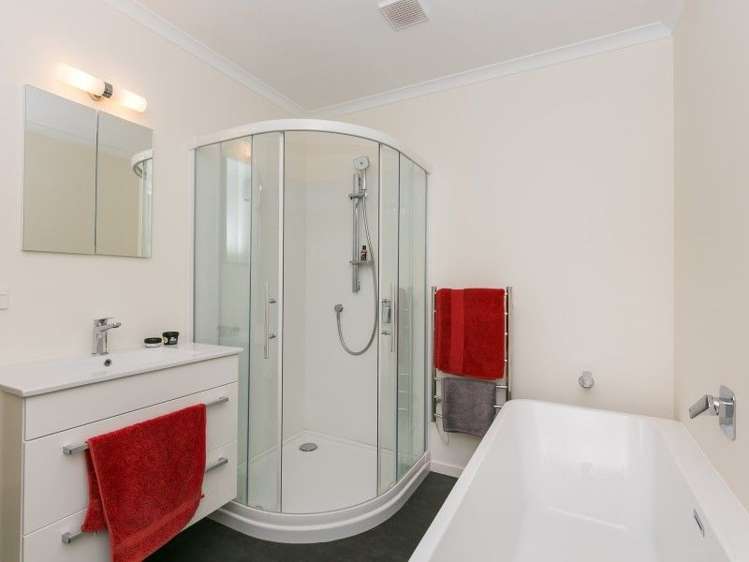 3 Teme Way Island Bay_16