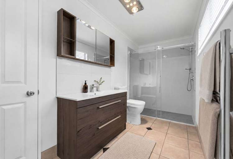 5 Springwater Vale Unsworth Heights_11