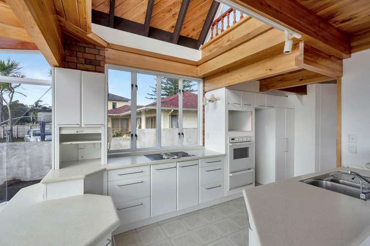 52 The Esplanade Eastern Beach_13