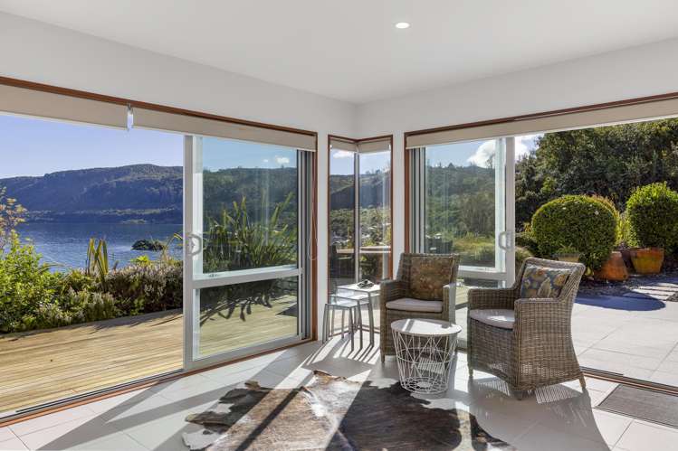 26 Whakamoenga Point Acacia Bay_14