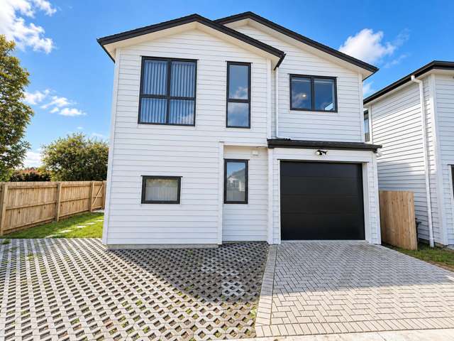 Spacious 3-Bedroom Home in Sought-After Bucklands Beach