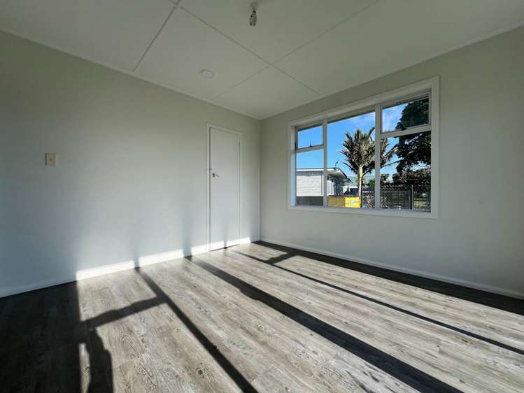 74 Russell Road Manurewa_11