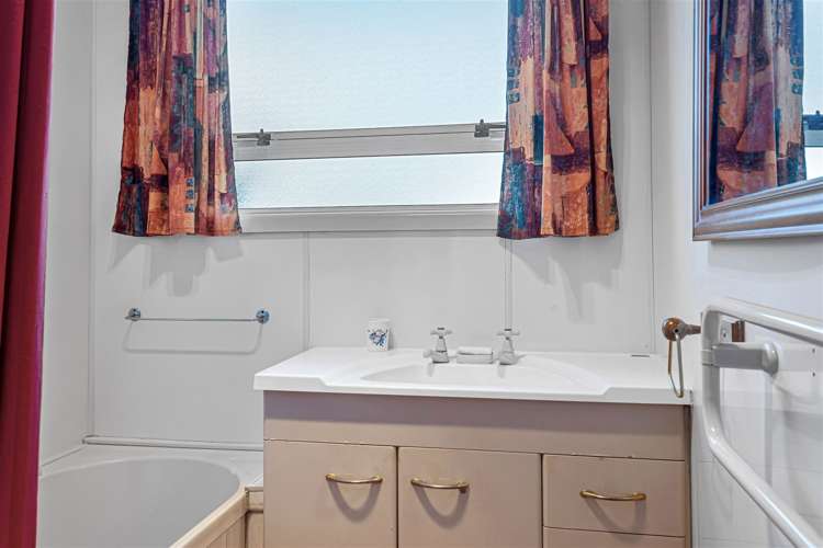 1/62 Bassett Street Burwood_10