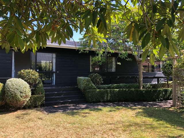 3 bedroom - Quiet Oasis in Pearsons Ave