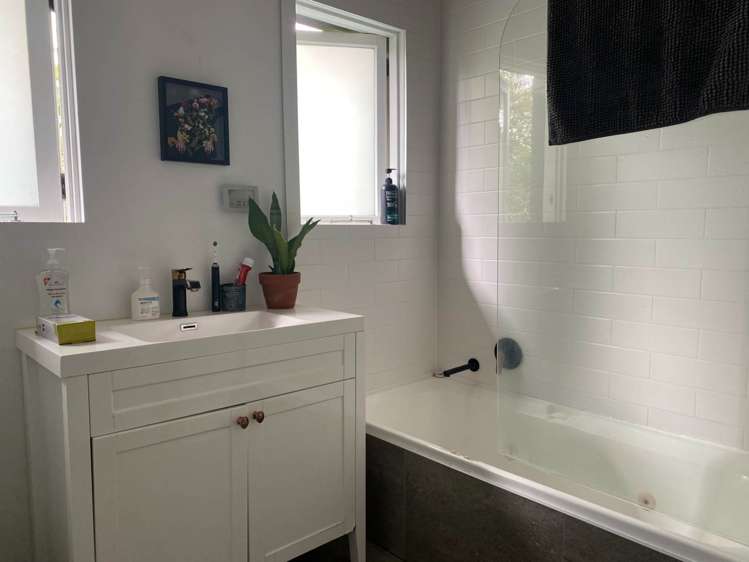 23b De Val Drive Titirangi_6