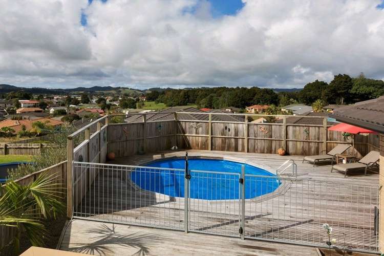 32 Pebble Beach Boulevard Kamo_1