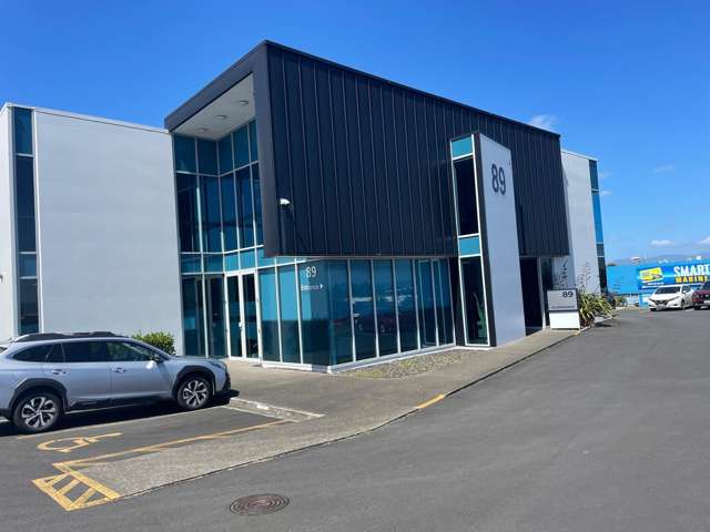 Showroom with Profile