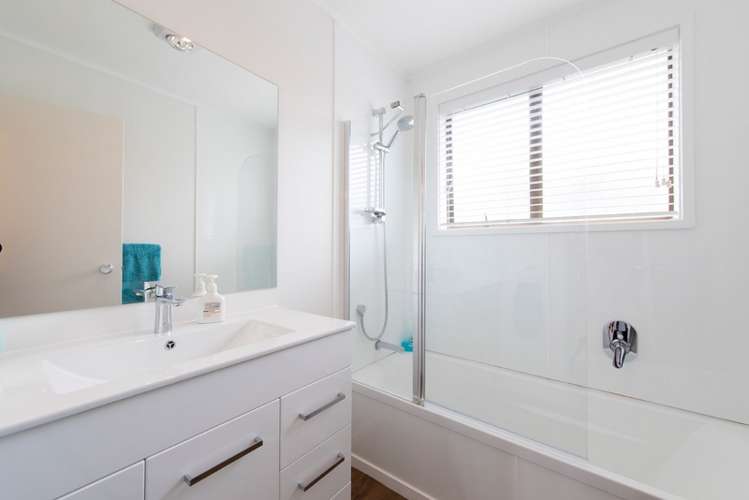 16 Adam Sunde Place Glen Eden_18