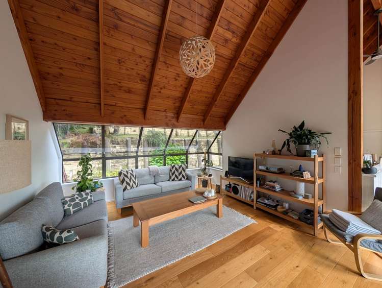 22 Tui Crescent Waiatarua_4