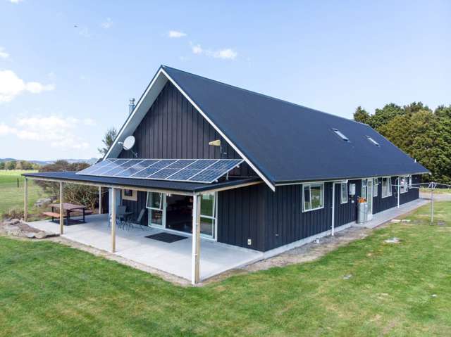 Rural Scale And Modern Comfort At Waimate North