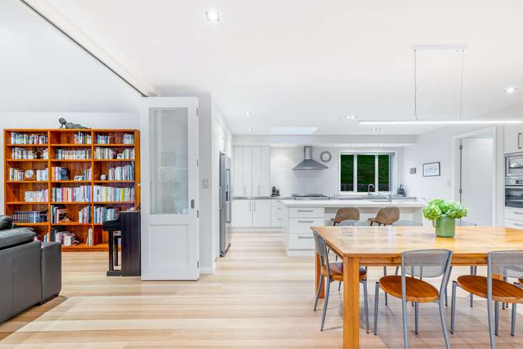 47 Lloyd Road Riverhead_11