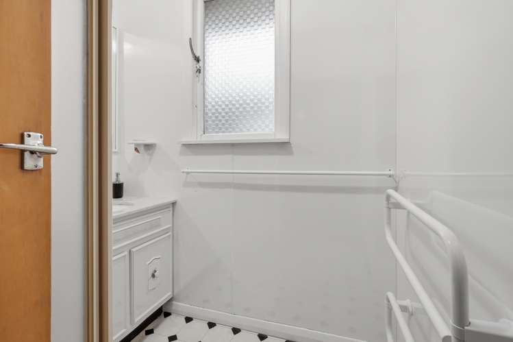 8 Bell Crescent_5