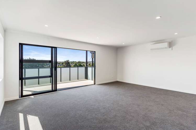 301/32 Shortfin Place Flat Bush_9