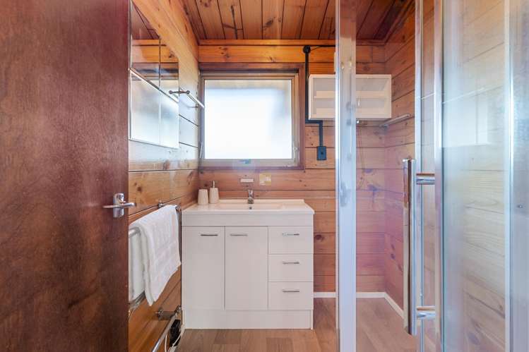 2 Bata Place Pomare_18