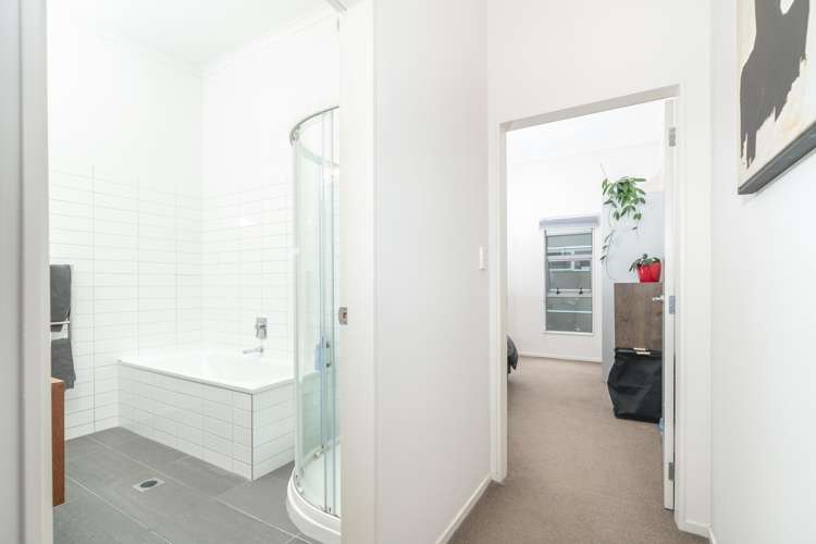 U2/123 The Parade Island Bay_13