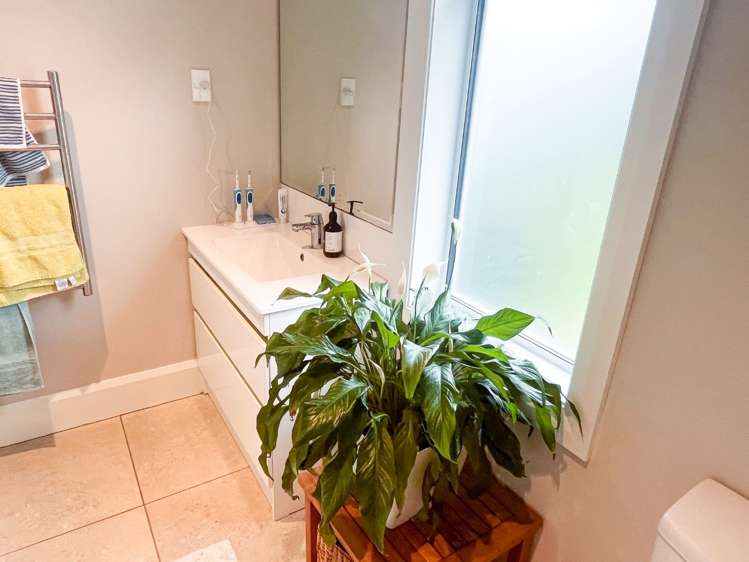 2 Celia Street Redcliffs_14