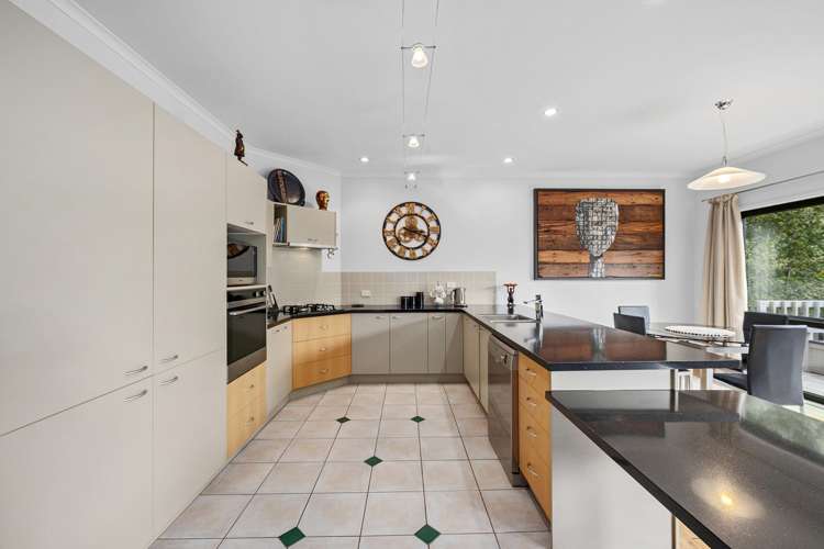 5 Springwater Vale Unsworth Heights_19