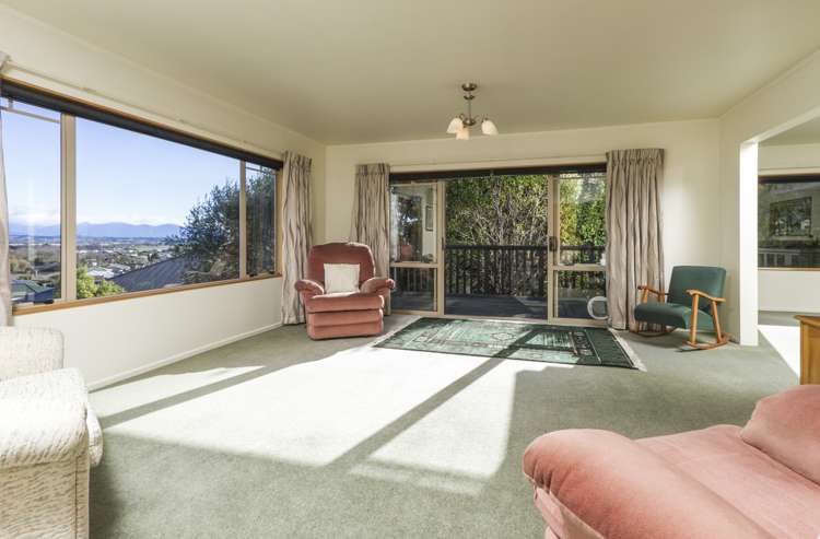 64 Olympus Way Richmond_24