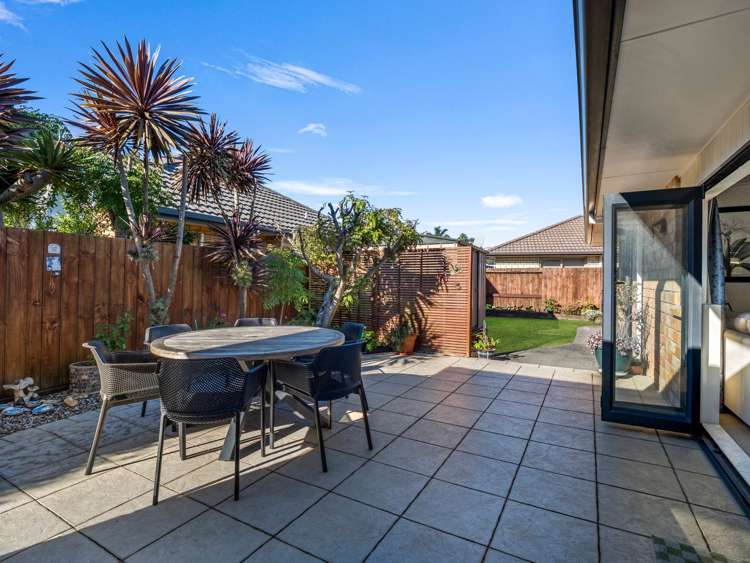 6 Golden Courie Close_2