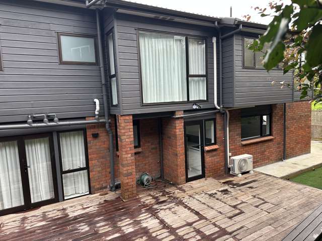 2/18 Ngapipi Road Orakei_1