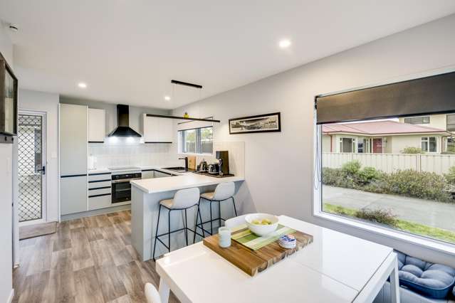 Renovated Westshore Retreat. Unpack and Unwind