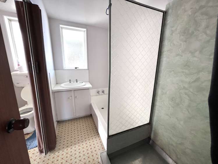 225 Stafford Street Hokitika_11