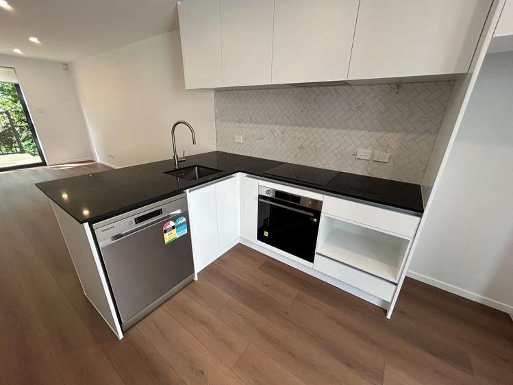 11/19 Roberts Road Glenfield_12