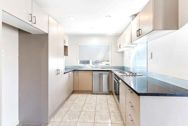 9A Robert Skeleton Place Manurewa_8