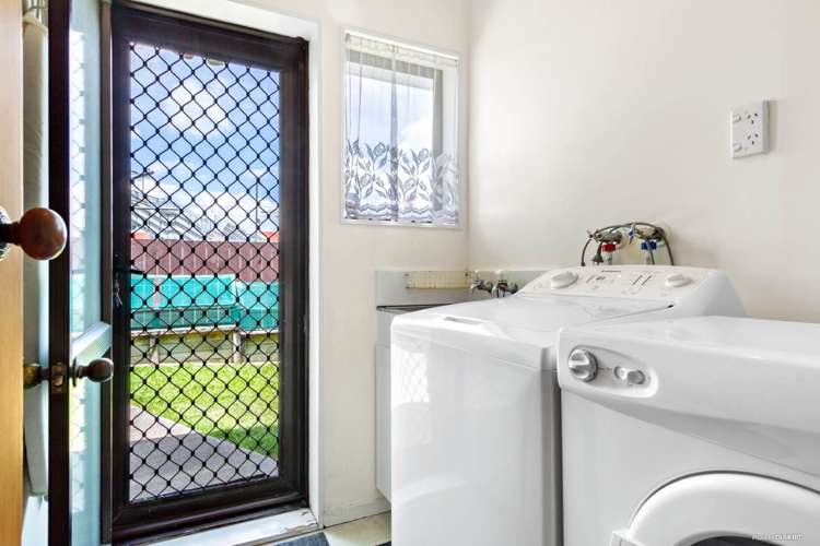 2/9 Clayburn Road Glen Eden_12