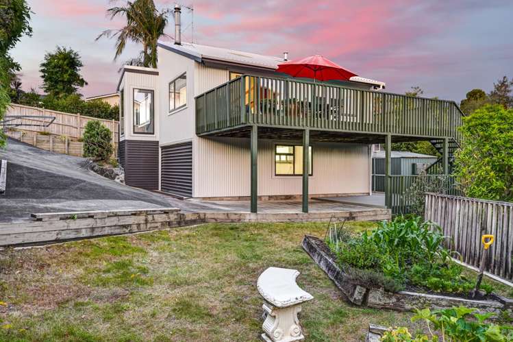 10 Oliver Twist Avenue Mellons Bay_25
