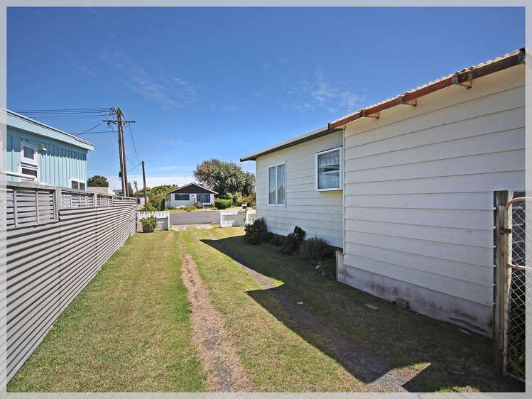 8 Hart Street Foxton Beach_27