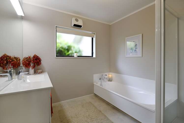 21 Farnham Drive Richmond_12