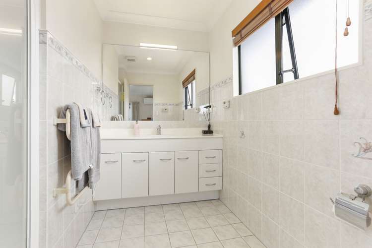 8 Waimanu Bay Drive Te Atatu Peninsula_18