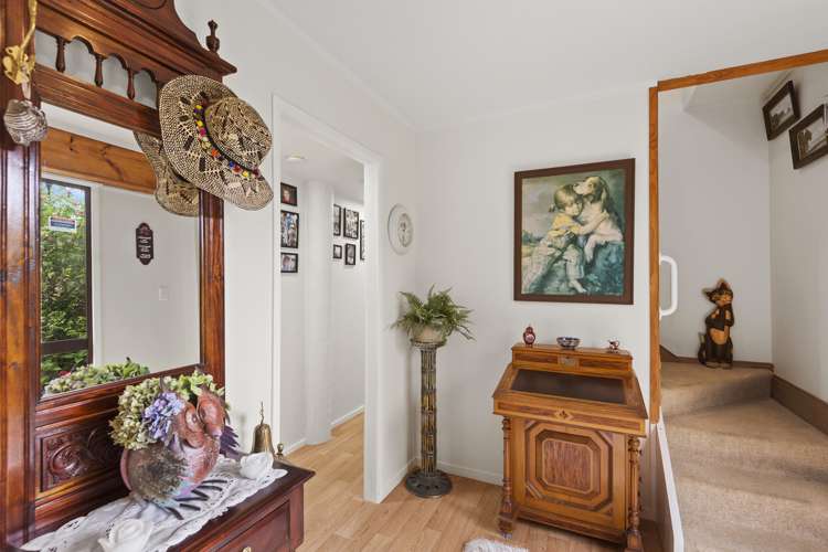 2/15 Billabong Place Botany Downs_6