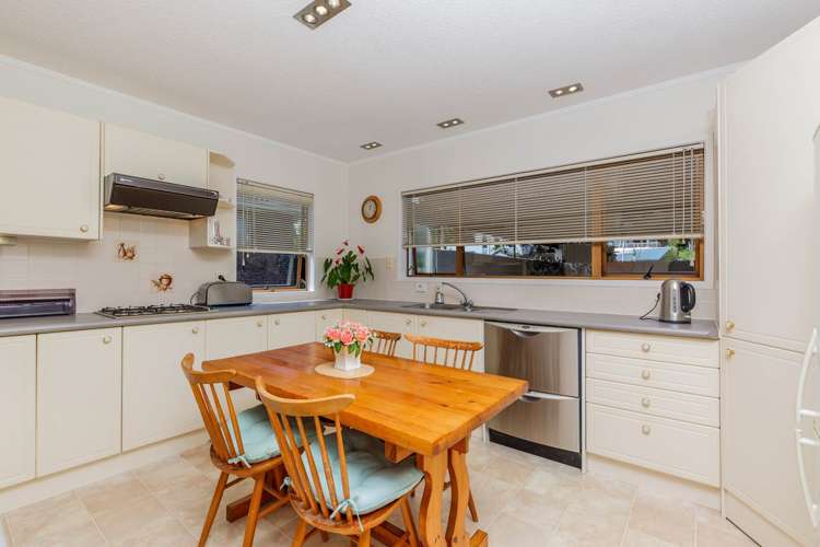 10 Oaktree Avenue Browns Bay_11