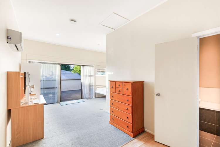 2/124 Waimumu Road Massey_11