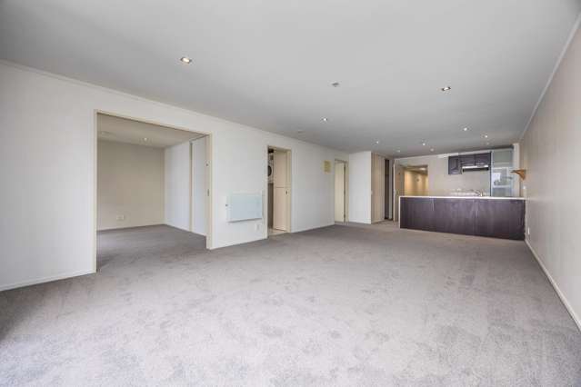 Spacious 2-Bedroom City Apartment with Secure Carpark in Hobson Street