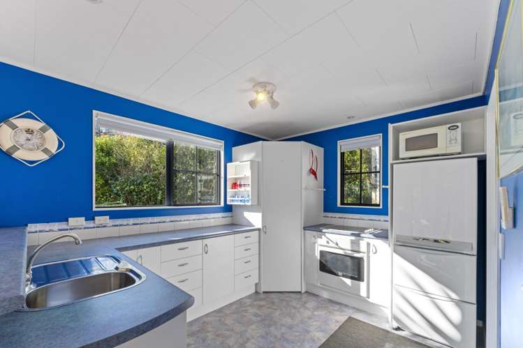 1695 Queen Charlotte Drive Linkwater_3