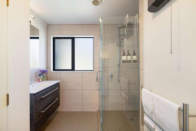 66A and 66B Robins Road Queenstown_12