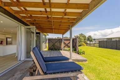 42 Longreach Drive_3