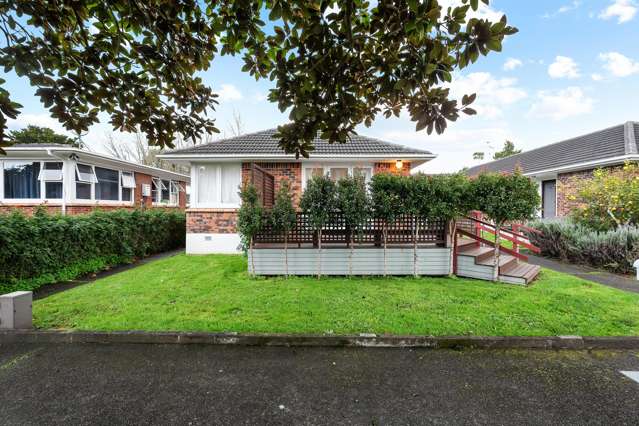 DGZ Brick & Tile Charm in the Heart of Epsom