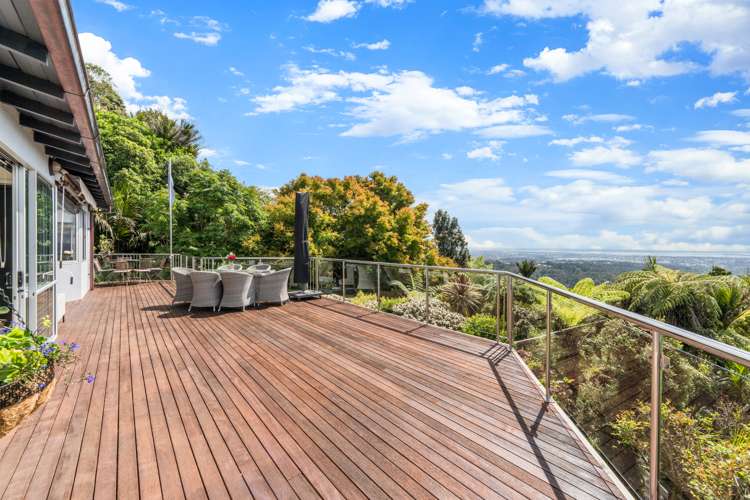 854 West Coast Road Waiatarua_17