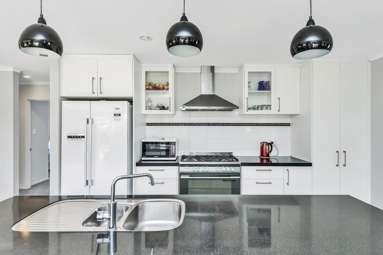 8 Highworth Crescent_3