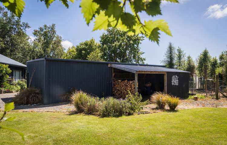 5693 West Coast Road Springfield_29