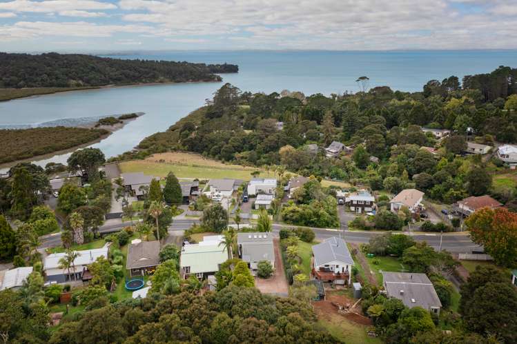 679 Huia Road Parau_27