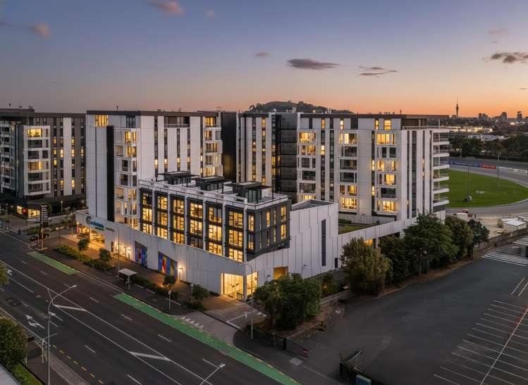 220/223A Green Lane West Epsom_0