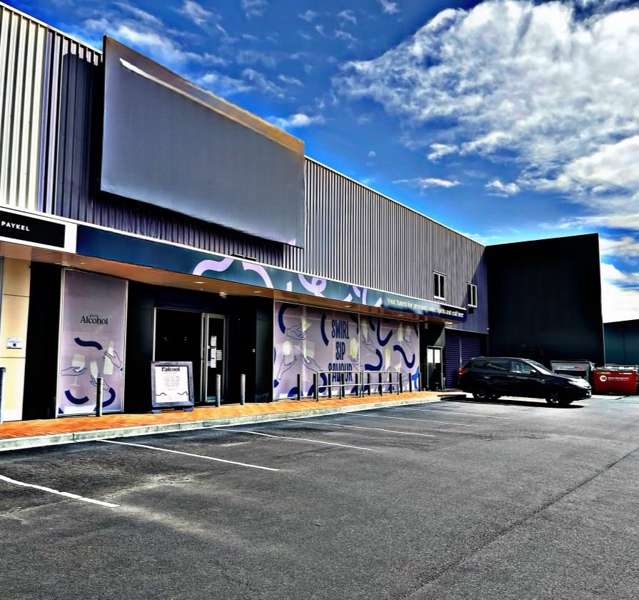 Rare Retail/Trade Showroom Opportunity