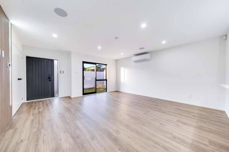 1/7 Gambare Place Wattle Downs_1