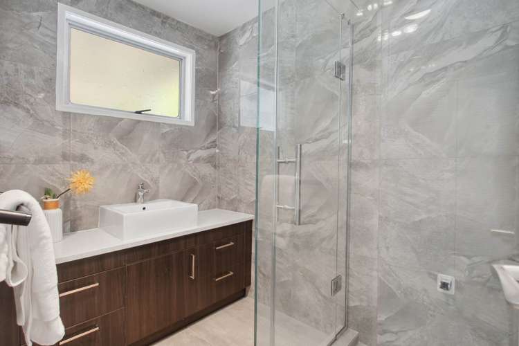 2/80 Cascades Road Pakuranga Heights_22