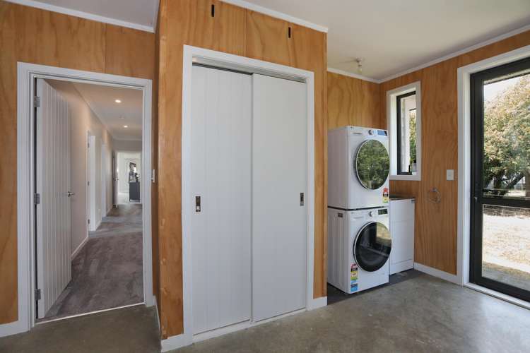 6 George Street Bulls_16